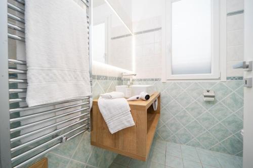 07 A2-GRANATA-bagno-01